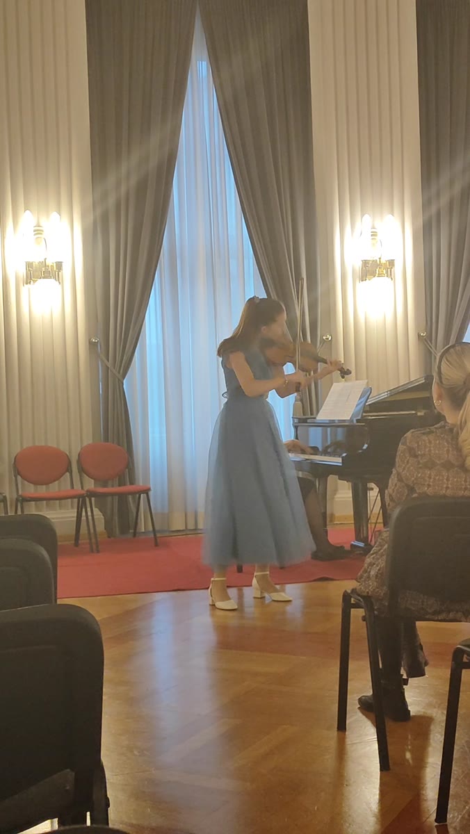 Učenica ili učenik mr. art. Ines Ane Tomić na nastupu