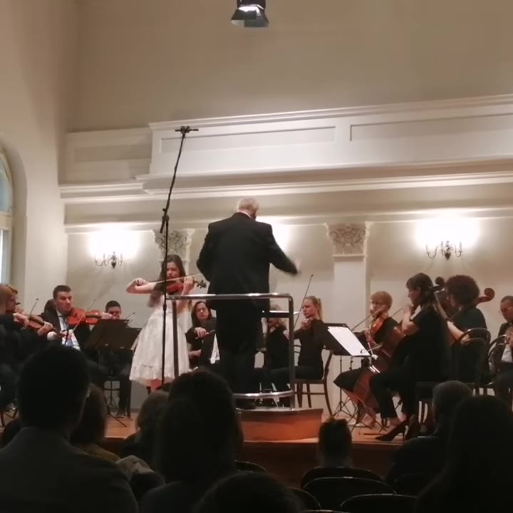 Učenica ili učenik mr. art. Ines Ane Tomić na nastupu