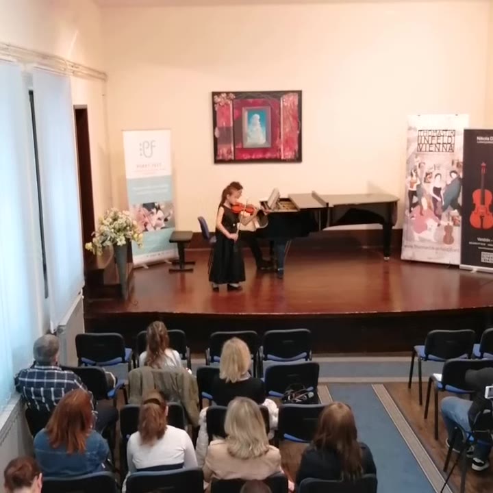 Učenica ili učenik mr. art. Ines Ane Tomić na nastupu