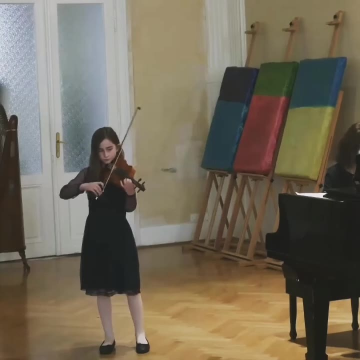 Učenica ili učenik mr. art. Ines Ane Tomić na nastupu