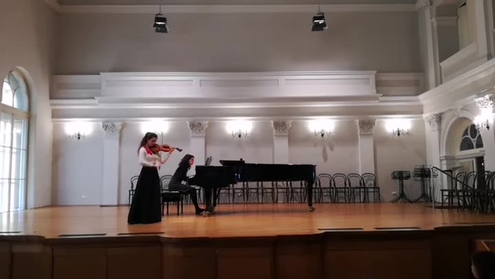 Učenica ili učenik mr. art. Ines Ane Tomić na nastupu